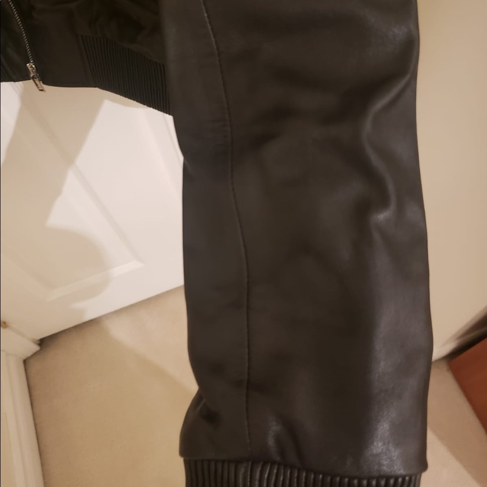 Leather jacket - Picture 4 of 7